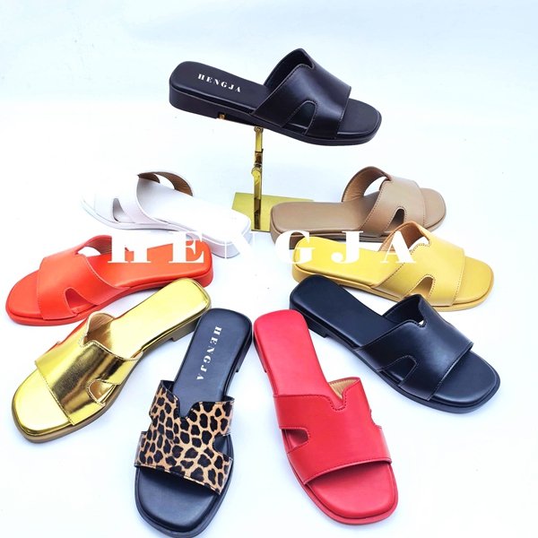 Flat sandals 2625